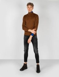 Takeshy Kurosawa Sweter "Turtle Neck" | 83158| Dolcevita Intarsio | Mężczyzna | Brązowy. Brązowe swetry męskie Takeshy Kurosawa, m, bez wzorów, z dzianiny, bez kołnierzyka. W wyprzedaży za 329.00 zł.