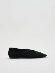 Plecione baleriny - czarny. Czarne baleriny damskie Reserved, bez wzorów, bez obcasa. Za 159.99 zł.