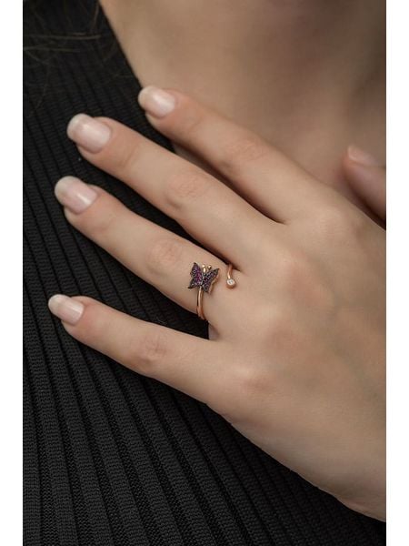 Heliophilia Srebrny pierścionek z cyrkoniami rozmiar: onesize. Szare pierścionki damskie Heliophilia, z cyrkonią, srebrne. Za 108.49 zł.