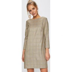 Answear - Sukienka. Sukienki damskie ANSWEAR, na co dzień, s, bez wzorów, z elastanu, casualowe, bez kołnierzyka, bez ramiączek, mini, proste. W wyprzedaży za 79.90 zł.