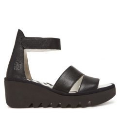 Sandały Fly London. Czarne sandały damskie Fly London, bez wzorów, bez obcasa, na koturnie. Za 449.99 zł.