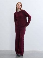 BGN Sweter w kolorze bordowym rozmiar: 40. Czerwone swetry klasyczne damskie BGN, ze splotem, bez kołnierzyka. Za 121.99 zł.