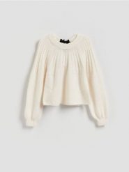 Sweter z kokardką z tyłu - złamana biel. Swetry klasyczne damskie Reserved, l, z dzianiny, bez kołnierzyka. Za 139.99 zł.