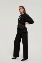 Torebka na szerokim pasku czarna. Czarne torebki klasyczne damskie MOODO, bez wzorów, z poliesteru, bez dodatków. Za 89.99 zł.