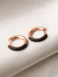 Lodie Silver Srebrne kolczyki-kreole z cyrkoniami rozmiar: onesize. Szare kolczyki damskie Lodie Silver, z cyrkonią, srebrne. Za 143.95 zł.