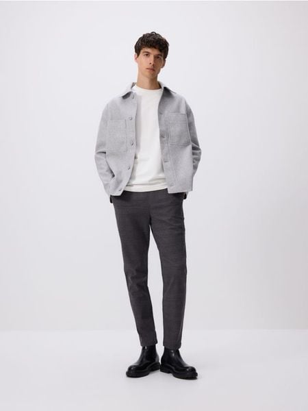 Spodnie slim fit w kratę - ciemnoszary. Szare spodnie materiałowe męskie Reserved, bez wzorów, z bawełny. Za 149.99 zł.