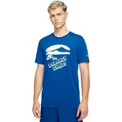 Koszulka Nike Men Gyakusou Nrg Graphic 3 T-shirt Team Royal, Mężczyźni. Niebieskie t-shirty męskie Nike, m, bez wzorów, z poliesteru, bez kołnierzyka. Za 190.00 zł.