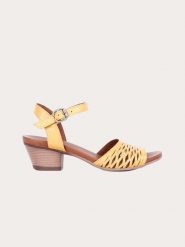 Bueno Skórzane sandały w kolorze żółtym rozmiar: 38. Żółte sandały damskie Bueno, bez wzorów, bez obcasa, na koturnie. Za 104.39 zł.