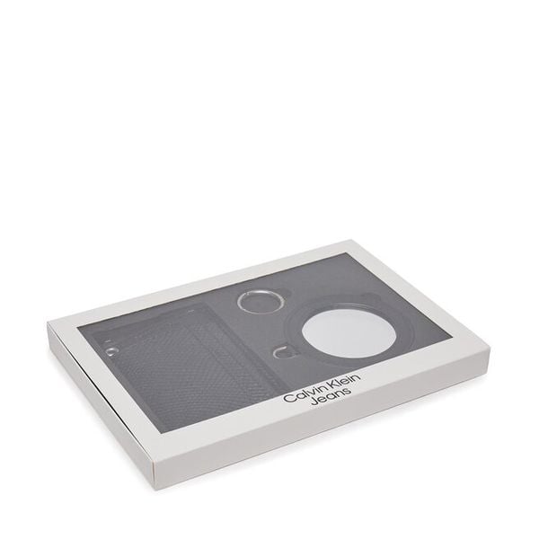 Portfel Calvin Klein Jeans. Czarne portfele damskie Calvin Klein Jeans, bez wzorów, z jeansu. Za 179.99 zł.