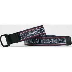Tommy Jeans - Pasek. Niebieskie paski męskie Tommy Jeans, bez wzorów, z jeansu. W wyprzedaży za 79.90 zł.