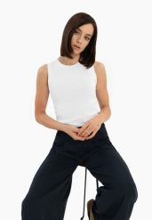 Prążkowany top, Slim Fit, T-DEMI. Białe topy sportowe damskie Volcano, s, bez wzorów, z elastanu, bez ramiączek. Za 54.99 zł.