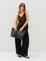 Szerokie spodnie z regulacją nogawki z wiskozą - czarny. Czarne spodnie materiałowe damskie Sinsay, bez wzorów, z wiskozy. Za 49.99 zł.