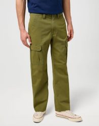 MESKIE SPODNIE WRANGLER REGULAR CARGO CAPULET OLIVE 112373197. Zielone spodnie materiałowe męskie Wrangler, bez wzorów, z materiału. Za 219.99 zł.