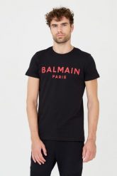 BALMAIN T-shirt czarny z czerwonym logo. Czarne t-shirty męskie Balmain, m, bez wzorów, bez kołnierzyka. W wyprzedaży za 999.99 zł.