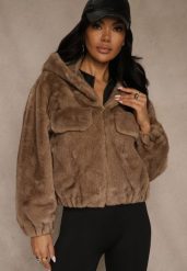 Jasnobrązowa Kurtka Futerko o Kroju Bomberki z Kapturem i Imitacją Kieszeni Awedana. Brązowe kurtki damskie Renee, l, bez wzorów, z futra, z kapturem. Za 229.99 zł.