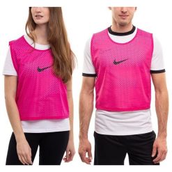 Znacznik Piłkarski Kamizelka Nike Treningowy Koszulka Narzutka roz. S. Czerwone bluzki sportowe damskie Nike, s, bez wzorów, z materiału, bez kołnierzyka. Za 30.99 zł.