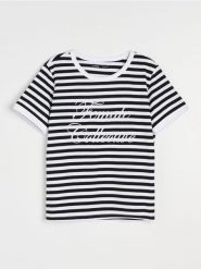 Bawełniana koszulka w paski z haftowanym napisem - wielobarwny. T-shirty damskie Sinsay, l, bez wzorów, z bawełny, bez kołnierzyka. Za 25.99 zł.