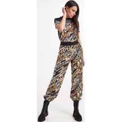 Spodnie dresowe VERSACE JEANS COUTURE. Jeansy damskie Versace Jeans Couture. W wyprzedaży za 982.17 zł.