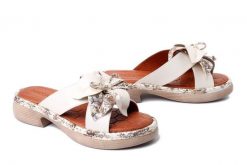 BOCCATO 0158-223.T25 beige, klapki damskie. Brązowe klapki damskie Boccato, bez wzorów, ze skóry, bez obcasa, na obcasie. Za 216.67 zł.