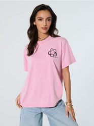 Koszulka loose fit z efektem sprania SmileyWorld® - różowy. Czerwone t-shirty damskie Sinsay, l, bez wzorów, bez ramiączek. Za 29.99 zł.