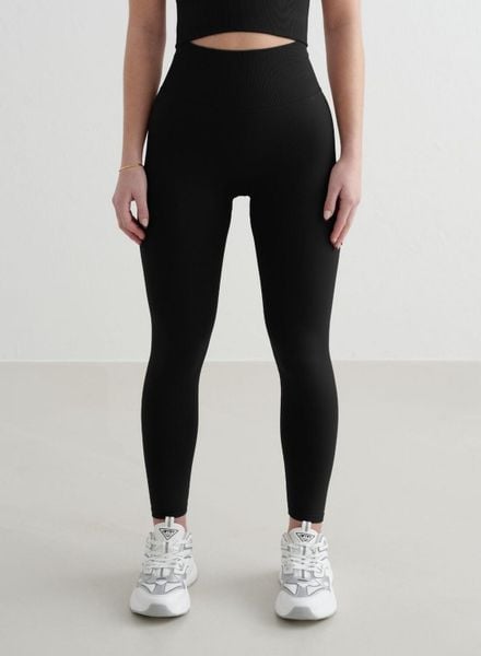 Damskie legginsy bezszwowe, wysoki stan, squat proof petite Shape czarny. Czarne legginsy damskie Aim'n, s, bez wzorów, z elastanu. Za 296.00 zł.