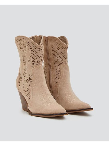 Bellucci Botki w kolorze beżowym na obcasie rozmiar: 38. Brązowe botki damskie Bellucci, eleganckie, bez obcasa, na obcasie, bez zapięcia. Za 172.89 zł.