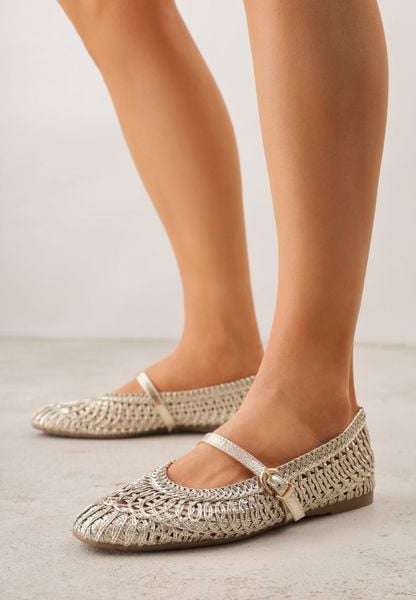 Złote Szydełkowe Balerinki z Paskiem z Klamerką Uroinne. Żółte baleriny damskie Born2be, bez wzorów, z jeansu, bez obcasa. Za 109.99 zł.