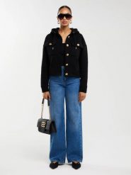 Bluza damska z kapturem ze złotymi guzikami czarna Sindia 906. Czarne bluzy z kapturem damskie Big Star, na lato, l. W wyprzedaży za 119.99 zł.