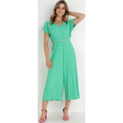 Zielony Kombinezon Appis. Zielone kombinezony damskie Born2be, s, bez wzorów, z tkaniny, bez kołnierzyka, bez ramiączek, długie. Za 29.99 zł.