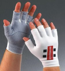 Rękawiczki dla dzieci Gray-Nicolls Catching. Białe rękawiczki dziecięce GRAY-NICOLLS, bez ramiączek. Za 157.50 zł.