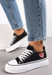 Czarne Trampki przed Kostkę z Naszywką Serduszka Xenis. Czarne trampki i tenisówki damskie Renee, z aplikacjami, z jeansu, przed kostkę. Za 49.99 zł.