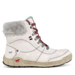 Trzewiki Mustang. Białe botki damskie Mustang, bez obcasa, na płaskiej podeszwie, bez zapięcia. Za 258.99 zł.