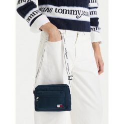 Torebka Tommy Jeans. Torebki klasyczne damskie Tommy Jeans, bez wzorów, z jeansu, bez dodatków. Za 289.99 zł.
