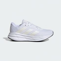 Buty Galaxy 7 Running. Białe obuwie do biegania damskie Adidas. Za 189.00 zł.