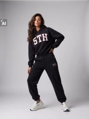 Dresowe spodnie jogger z haftowanym napisem 5th Avenue - czarny. Czarne spodnie sportowe damskie Sinsay, l, z dresówki, na fitness i siłownię. Za 39.99 zł.