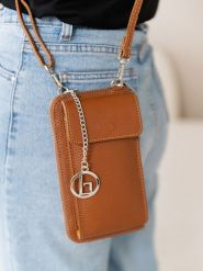 Lia Biassoni Skórzana torebka "Cerca" w kolorze jasnobrązowym na telefon - 11 x 19 x 4 cm rozmiar: onesize. Brązowe torebki klasyczne damskie Lia Biassoni, bez wzorów, z materiału, bez dodatków. Za 173.99 zł.