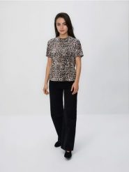 T-shirt w panterkę - wielobarwny. T-shirty damskie Reserved, l, bez wzorów, z bawełny, bez kołnierzyka. Za 45.99 zł.