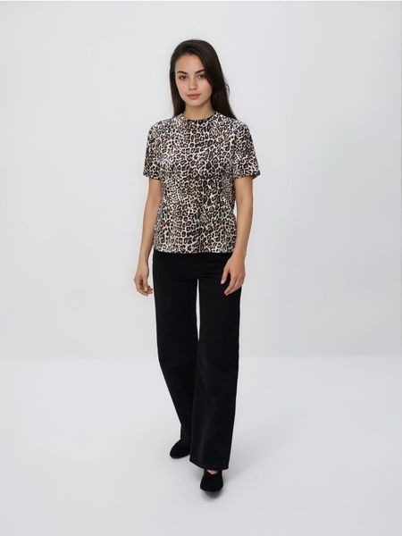 T-shirt w panterkę - wielobarwny. T-shirty damskie Reserved, l, bez wzorów, z bawełny, bez kołnierzyka. Za 45.99 zł.