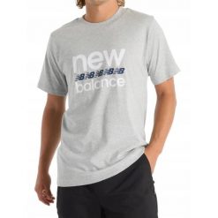 KOSZULKA męska T-SHIRT NEW BALANCE MT51940AG szara bawełniana sportowa S. Szare t-shirty męskie New Balance, m, bez wzorów, z bawełny, bez kołnierzyka. Za 137.00 zł.