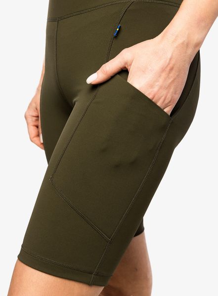 Spodenki turystyczne damskie Fjallraven Abisko Short Tights. Zielone szorty damskie Fjällräven, bez wzorów, z elastanu. Za 357.49 zł.