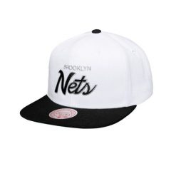 Czapka typu snapback Mitchell & Ness Heritage Script Brooklyn Nets. Białe czapki męskie Mitchell & Ness, bez wzorów, eleganckie. Za 194.00 zł.