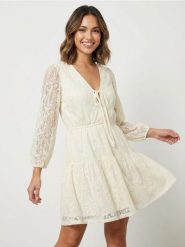 Sukienka mini babydoll z koronką - kremowy. Białe sukienki damskie Sinsay, l, bez wzorów, z koronki, bez kołnierzyka, bez ramiączek, mini. Za 79.99 zł.