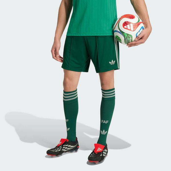 Spodenki wyjazdowe Algieria 26. Zielone szorty męskie Adidas, bez wzorów, z materiału, klasyczne. Za 199.00 zł.