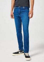 WRANGLER MĘSKIE SPODNIE JEANSOWE LARSTON INDIGO WAVES 112356817 W18S008808. Niebieskie spodnie materiałowe męskie Wrangler, bez wzorów, z jeansu. Za 219.99 zł.