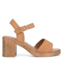 Sandały Lasocki. Brązowe sandały damskie Lasocki, bez wzorów, bez obcasa, na słupku. Za 169.99 zł.