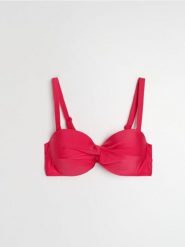 Góra od bikini bandeau z ozdobnym marszczeniem - różowy. Czerwone bikini damskie Sinsay, bez wzorów. Za 25.99 zł.