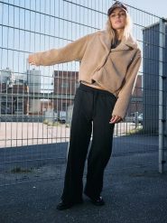 Noisy may Kurtka pluszowa w kolorze beżowym rozmiar: M. Brązowe kurtki damskie Noisy may, m, bez wzorów, bez kaptura. Za 165.99 zł.