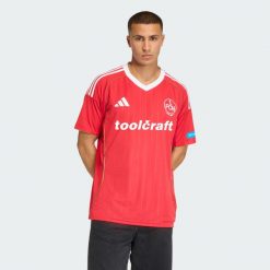 Koszulka 1. FC Nürnberg (z krótkim rękawem). Czerwone t-shirty sportowe męskie Adidas, bez ramiączek, do piłki nożnej. Za 439.00 zł.