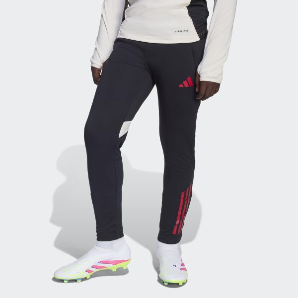 Spodnie treningowe Liverpool FC Tiro 25 Competition. Czarne spodnie sportowe damskie Adidas, do piłki nożnej. W wyprzedaży za 230.00 zł.