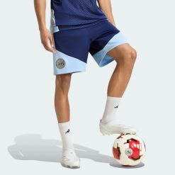 Spodenki treningowe Ajax Amsterdam 26/27 Tiro26. Niebieskie szorty męskie Adidas, z materiału, bez kołnierzyka. Za 199.00 zł.